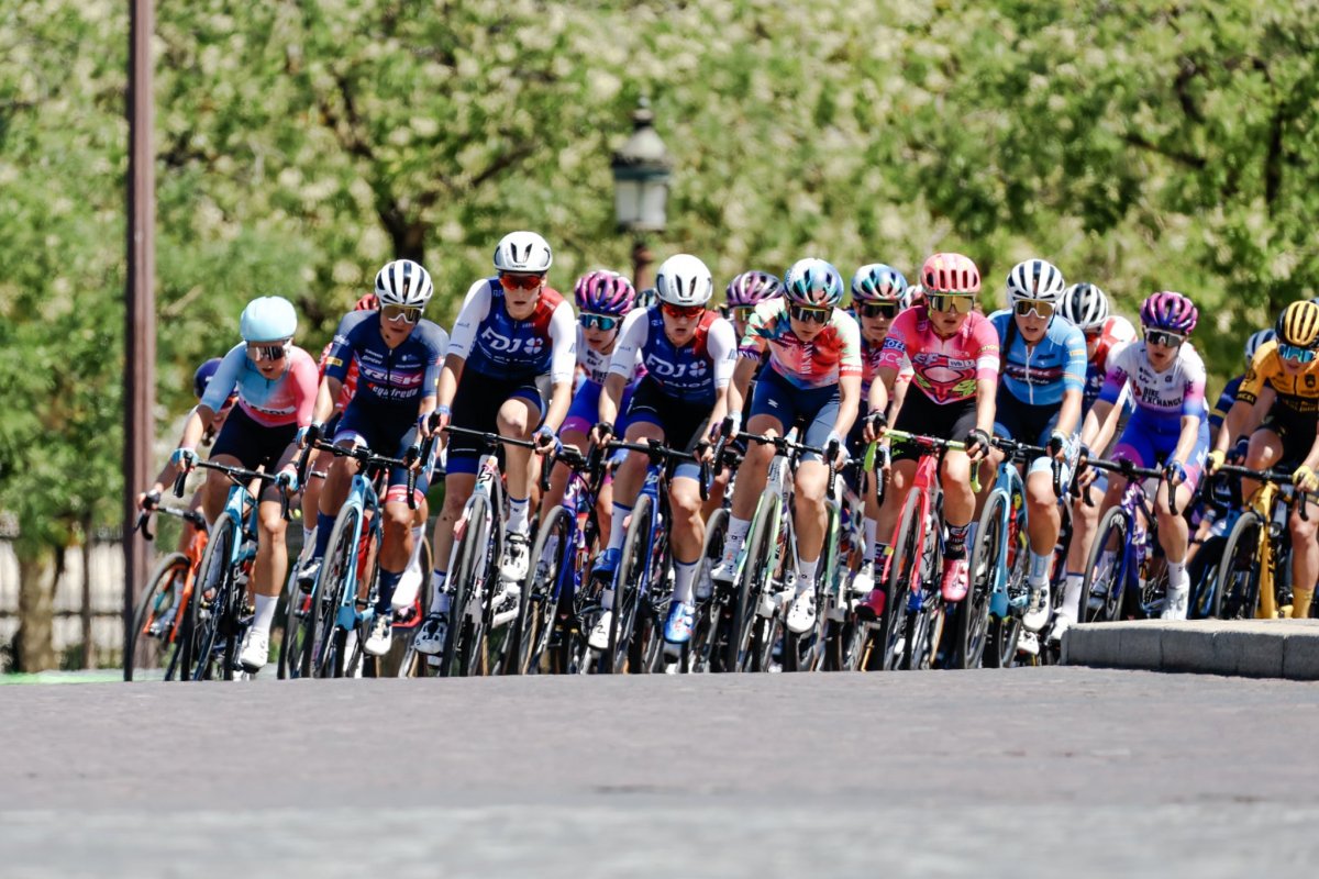 Milion a čtvrt pro vítězku! Tour de France Femmes je nejbohatší závod ženského kalendáře, ale…