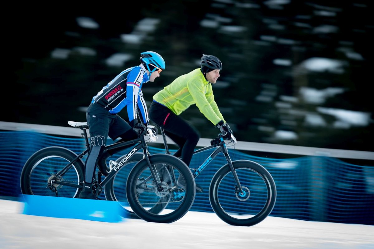 Zima v cyklistickém šatníku: Jak se obléct na kolo v zimě