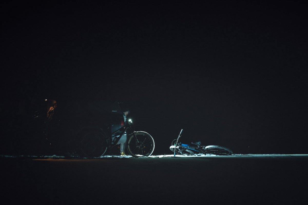 Cyklistika za tmy? Jízda, která má své kouzlo i specifika